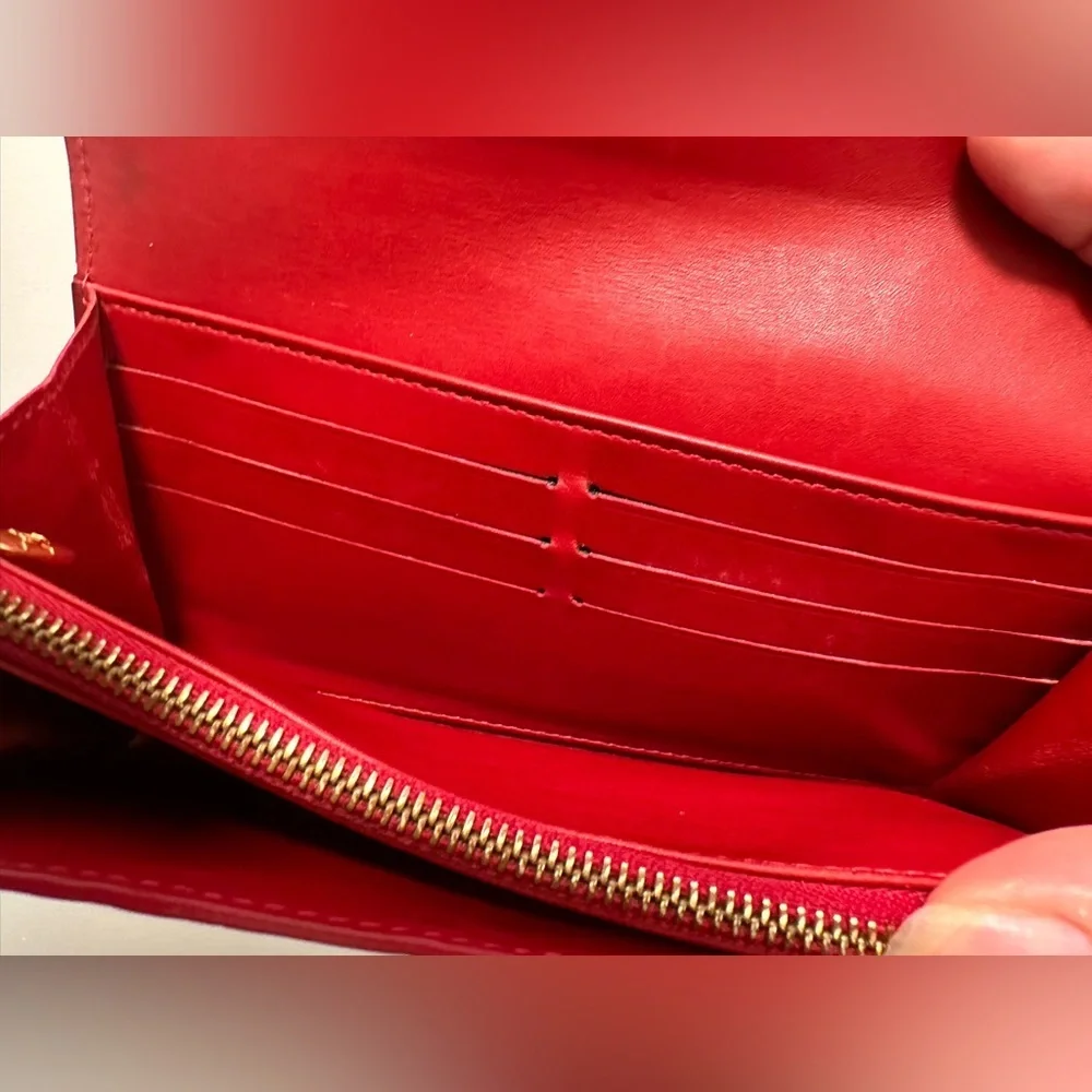 Red LV Vernis Sarah Wallet - Picture 8 of 13